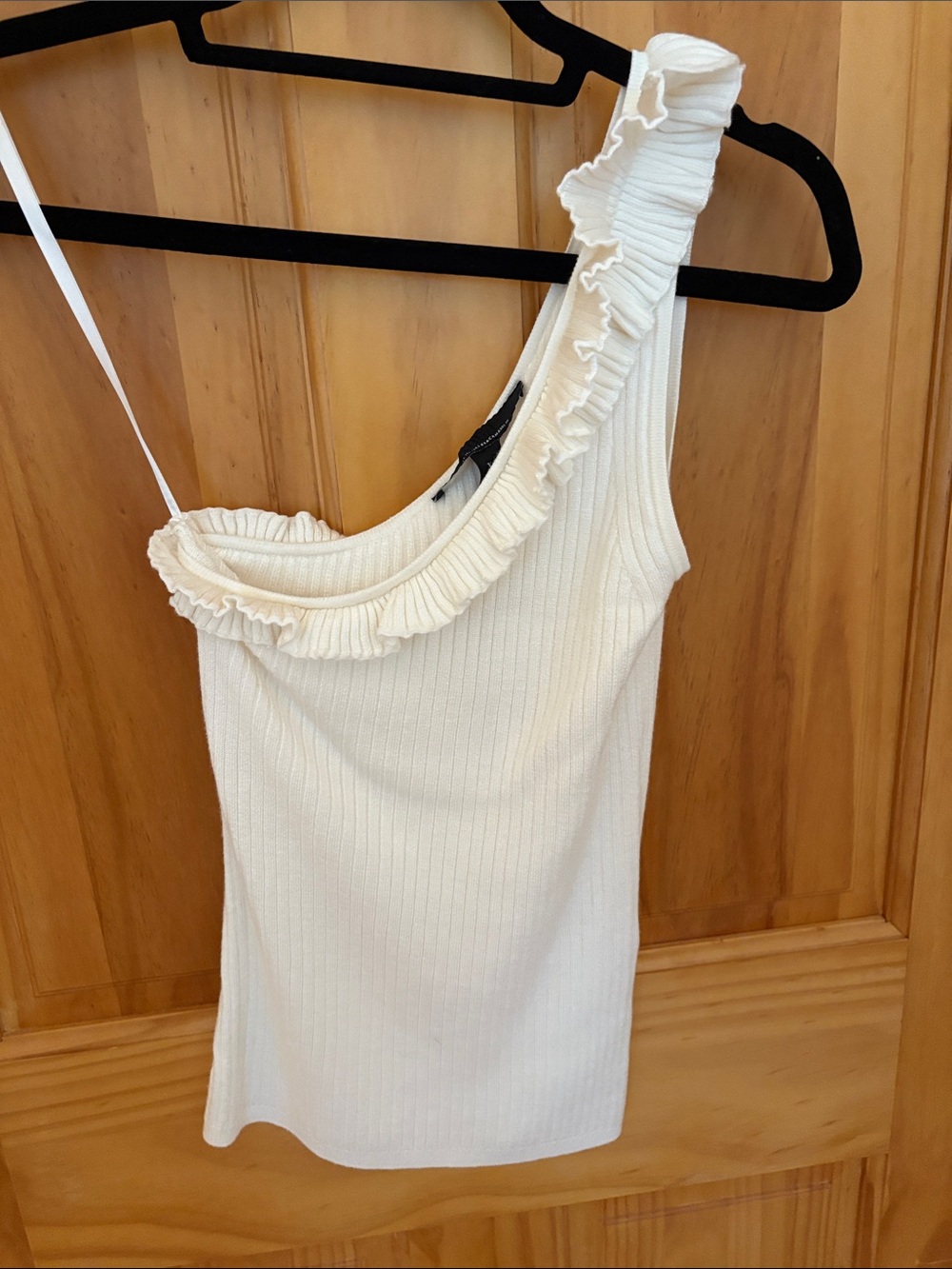 White House Black Market NWT One-Shoulder Ruffle Ribbed Tank in Ivory - Picture 7 of 11